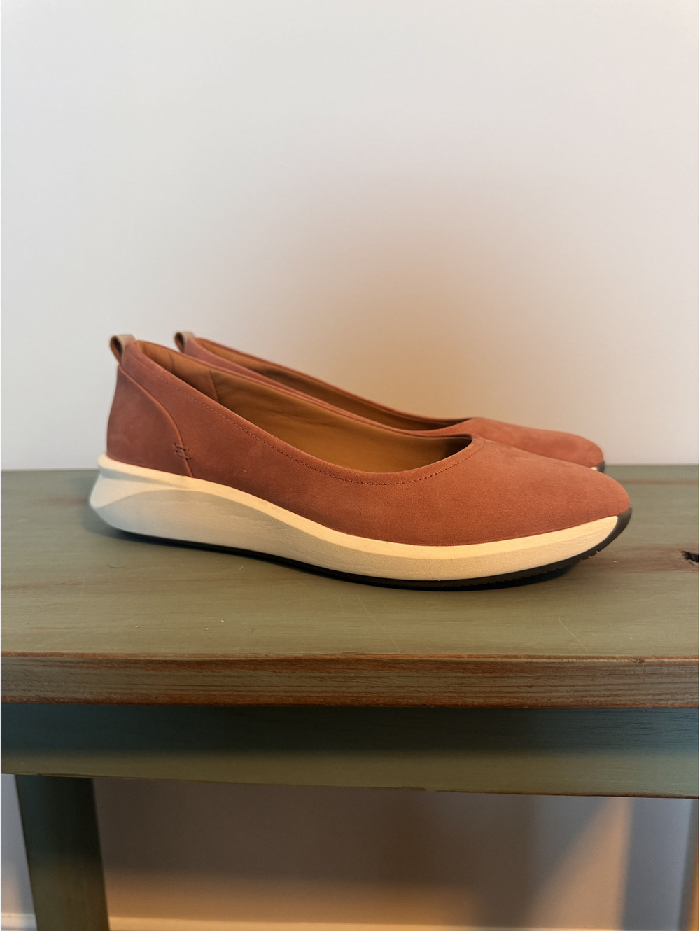 NWOT Clarks Un Rio Vibe Women's Rose Pink Suede Slip On Wedge Shoes Size 8